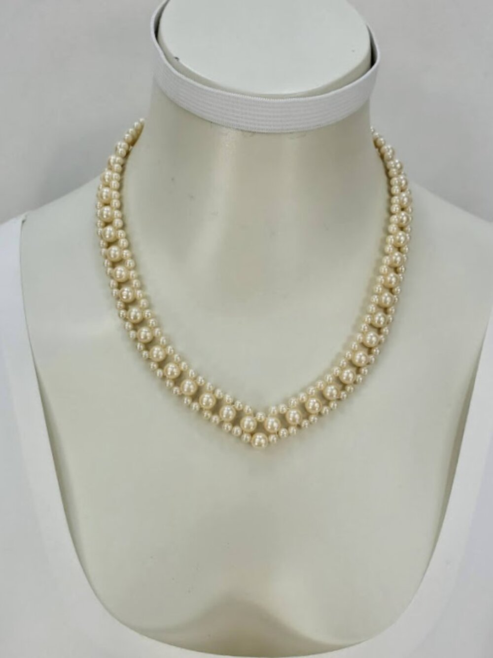 Vintage Faux Pearl Sweetheart Style Necklace Victorian Romantic Dressy